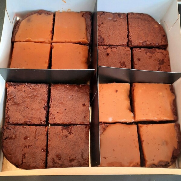 Brownies - naturel met walnoten en salted caramel