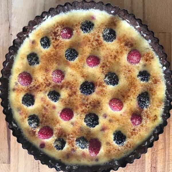 Creme Brûlée taart met rood fruit